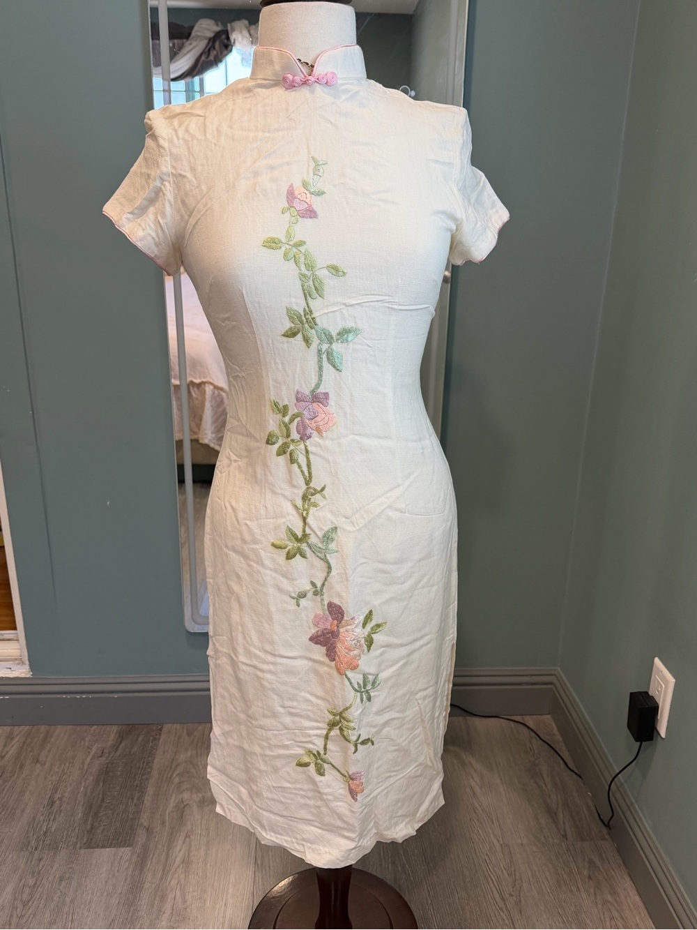 Vintage Embroidered Floral Qipao Cheongsam Dress S/M